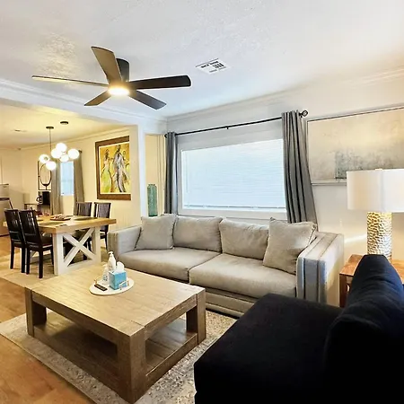 Spacious 2Br Suite Near Plaza District #36A